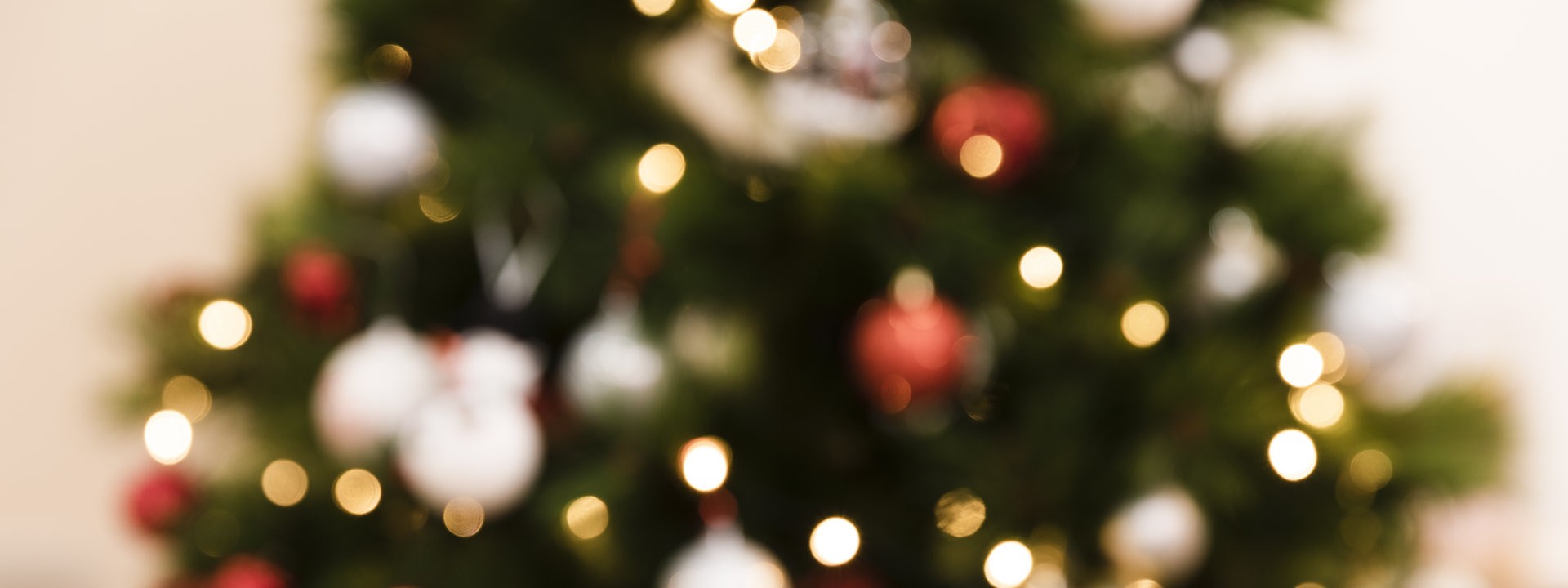 How to Decorate the Christmas Tree whit Ceramic Baubles How to Decorate the Christmas Tree whit Ceramic Baubles