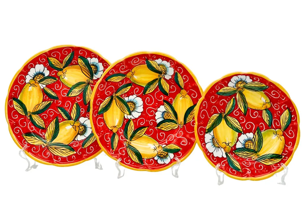 set piatti piano fondo frutta limone con ricciolo rosso.webp