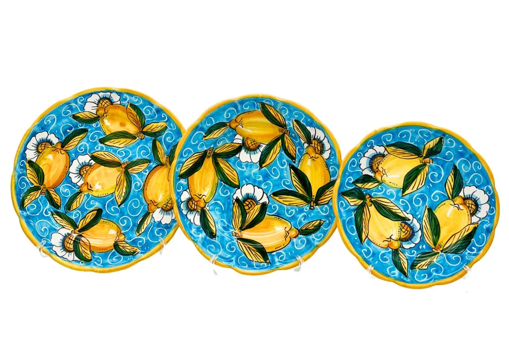 set piatti piano fondo frutta limoni con ricciolo azzurro.webp